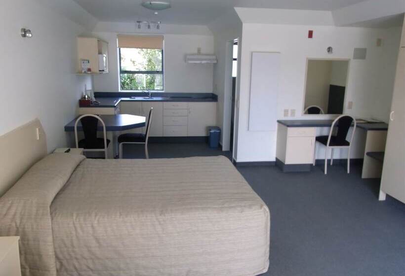 Студия Стандарт, Avalon Manor Motel