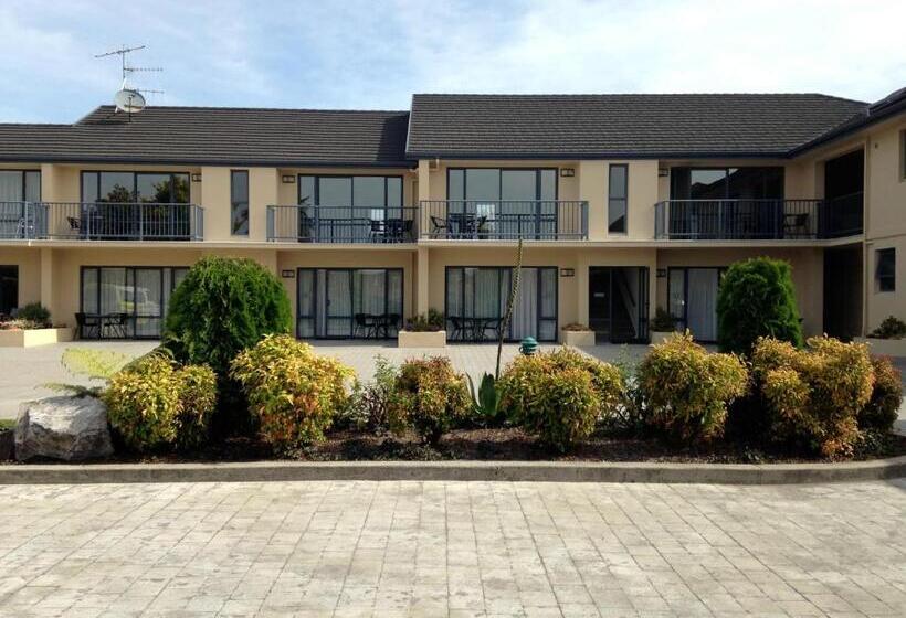 Студия Стандарт, Avalon Manor Motel