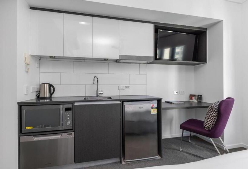 Студия Стандарт, H On Mitchell Apartment