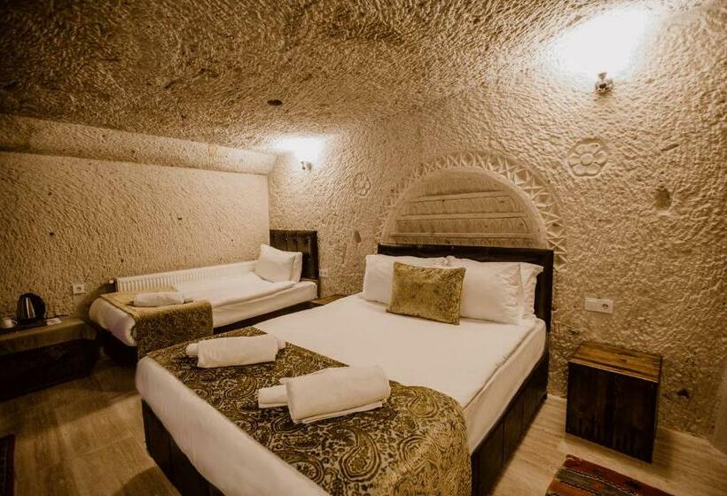 غرفة قياسية مزوَّدة بتراس, Ortahisar Cave