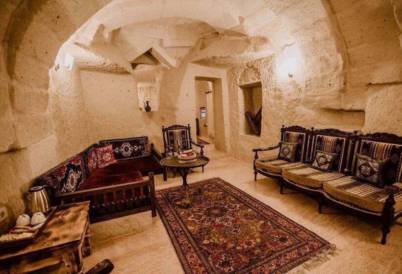 غرفة عائلية, Ortahisar Cave