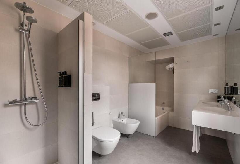 Семейный Номер, Eurostars Vía De La Plata