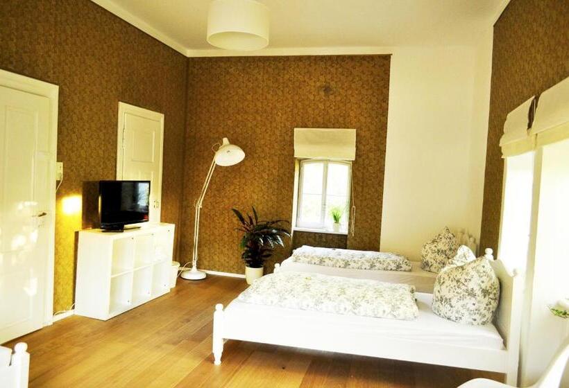 Номер Стандарт Четырехместный Совместный Санузел, Art Hotel & Hostel