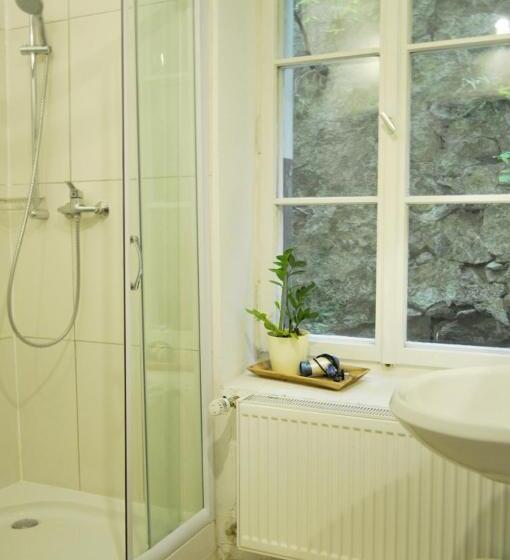 Трехместный Номер Стандарт Совместная Ванная, Art Hotel & Hostel