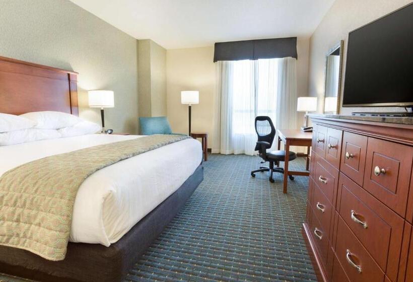 带大床的豪华间, Drury Inn & Suites Colorado Springs Near The Air Force Academy
