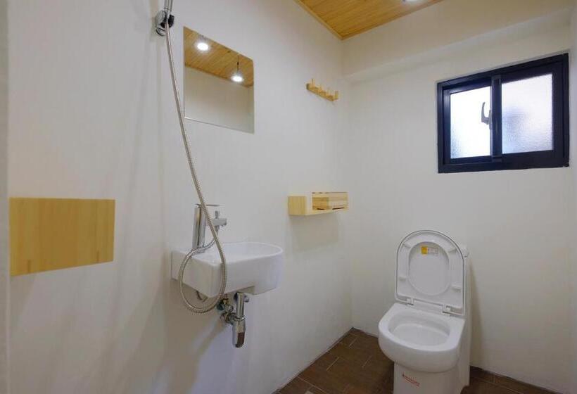 اتاق اکونومی, Leo Ho Hostel