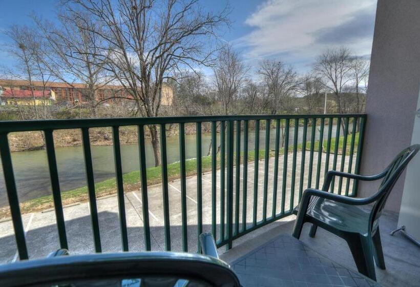غرفه قياسيه سريرين مزدوجين, Pigeon River Inn