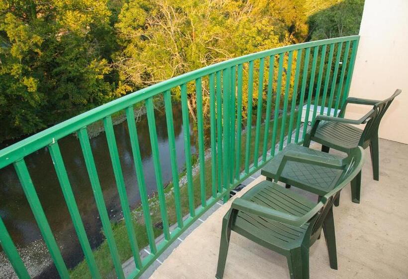 جناح سرير كينج, Pigeon River Inn