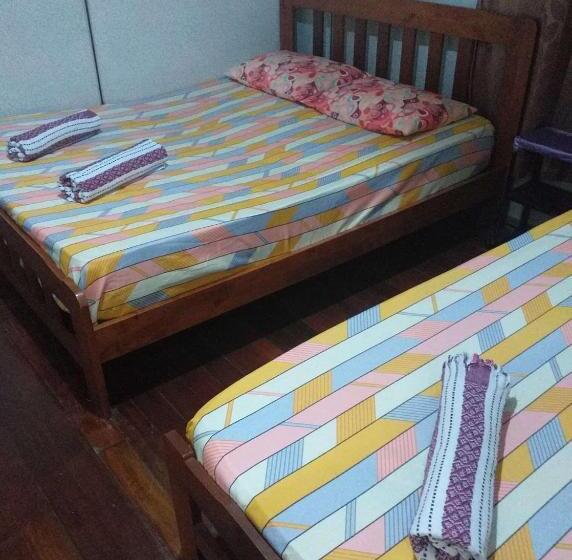 Standard 3 Bett Zimmer Geteiltes Bad, Discovery Malacca Hostel