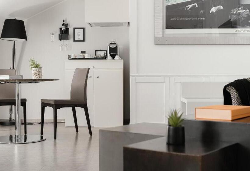 سوییت لوکس, Montenapoleone Suites