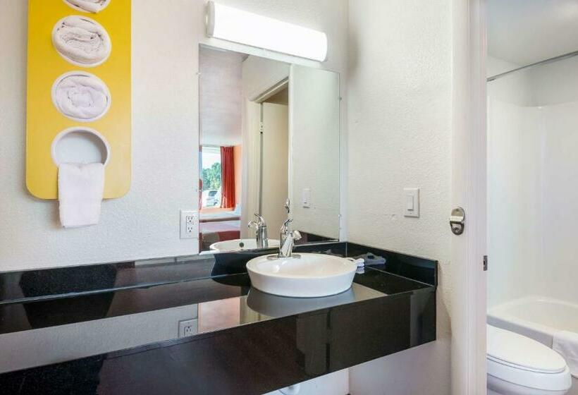 스탠다드 룸 킹사이즈 침대, Motel 6 Connellys Springs, Nc