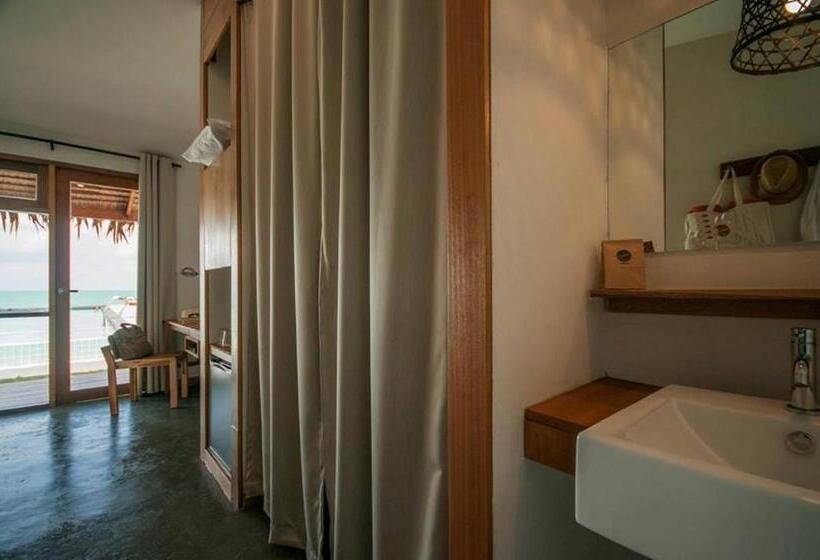 스탠다드 방갈로, Escape Beach Resort   New Look Renovated