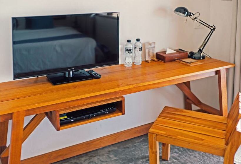 이코노미 룸, Escape Beach Resort   New Look Renovated