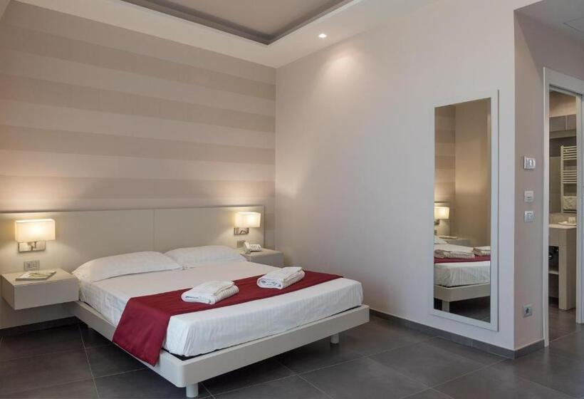 Номер Стандарт Трехместный, Grand Hotel Biffy