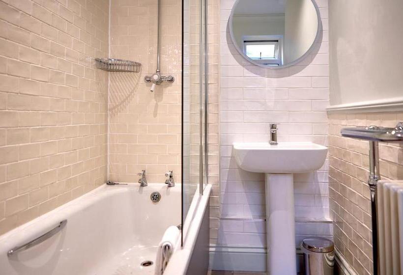 اتاق استاندارد, Alderley Edge