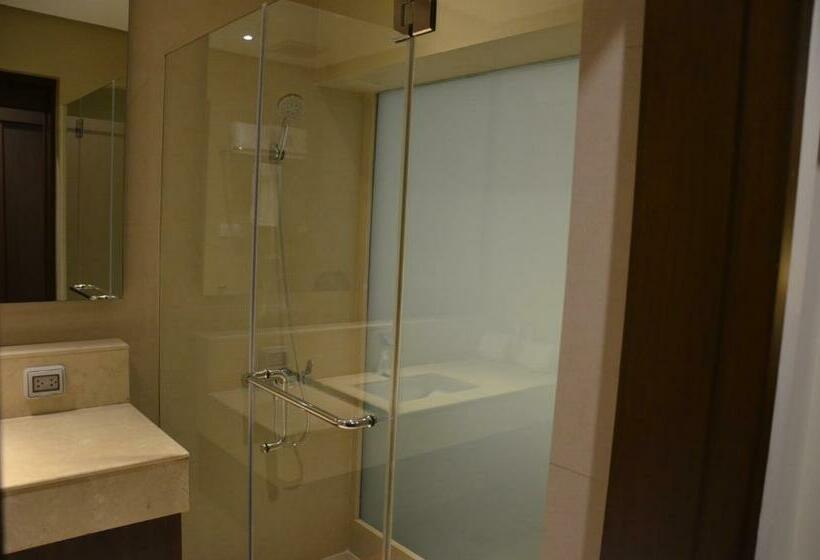 디럭스 룸 킹사이즈 침대, Monticello Tagaytay
