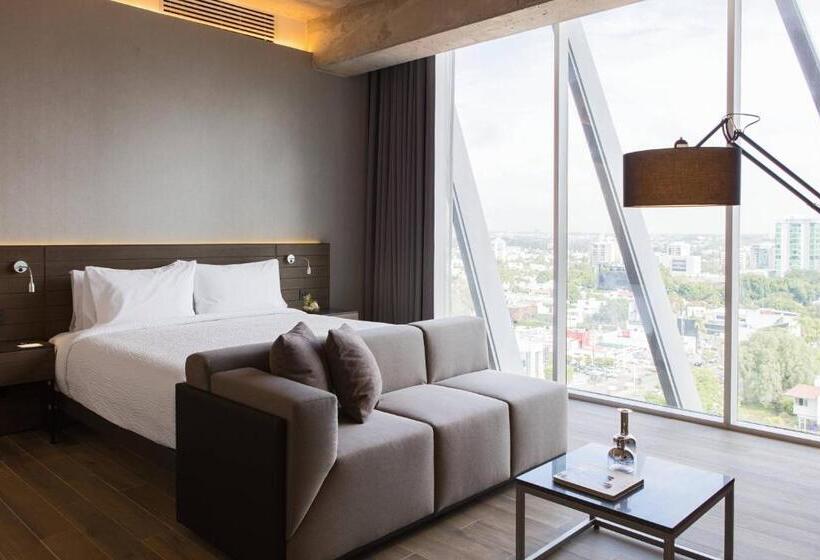 带大床的小型套房, Ac Hotel By Marriott Guadalajara Mexico