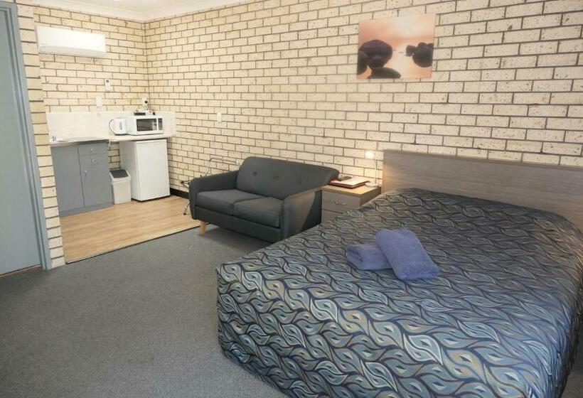 Семейный Номер, Cowra Crest Motel