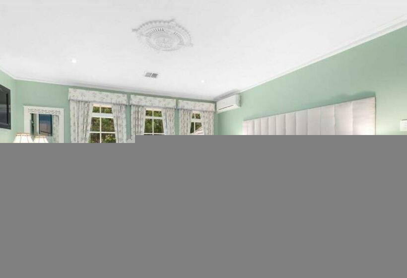 Люкс Deluxe Кровать Кинг, Montfort Manor