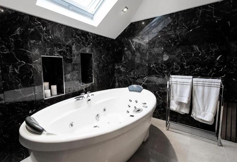 Люкс Deluxe Кровать Кинг, Montfort Manor
