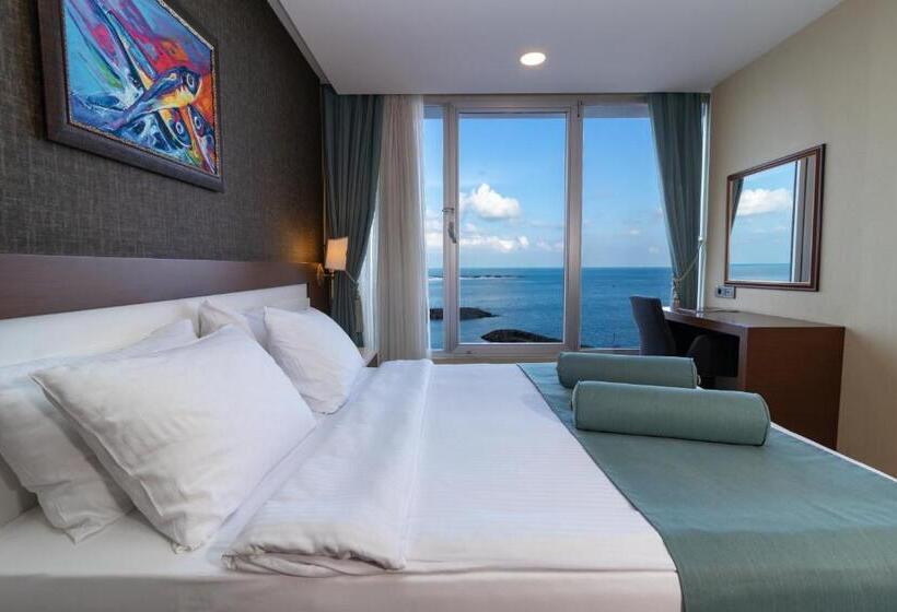اتاق لوکس با چشم‌انداز دریا, Tilya Resort