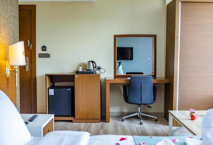 آپارتمان یک خوابه با دری مشترک که هال را جدا می کند., Tilya Resort