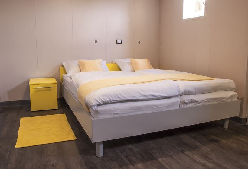 اتاق استاندارد چهار تخته, Botel Marina