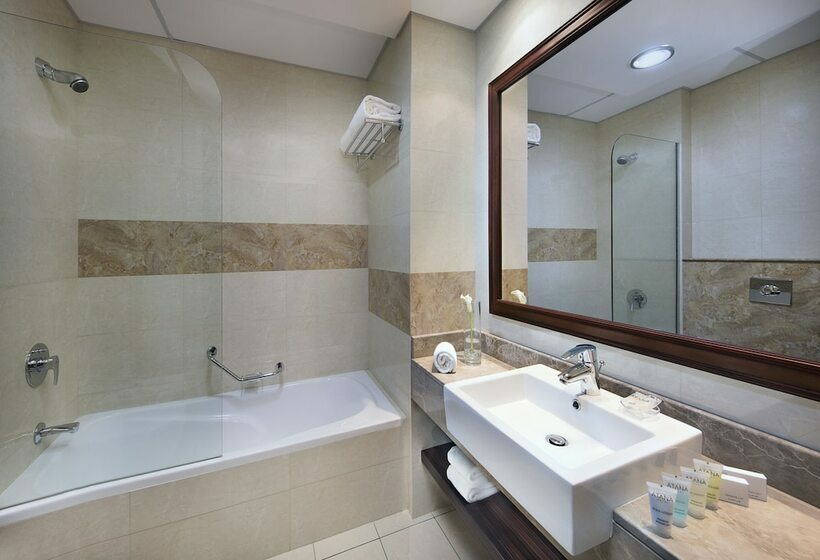 Chambre Triple Standard, Atana