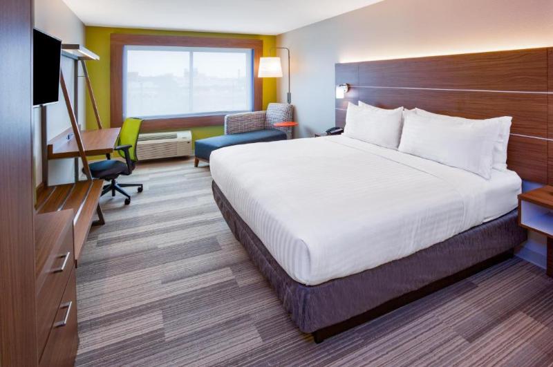 스위트 킹사이즈 침대, Holiday Inn Express And Suites Des Moines Downtown, An Ihg