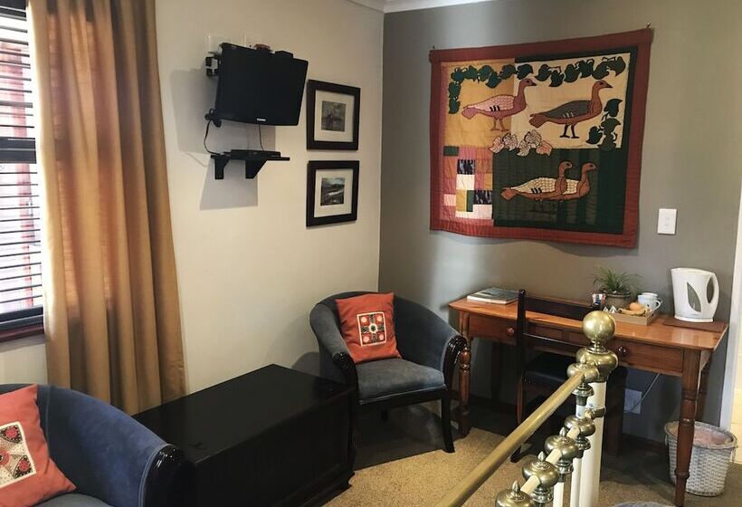 Номер Deluxe, The Crown Guest House