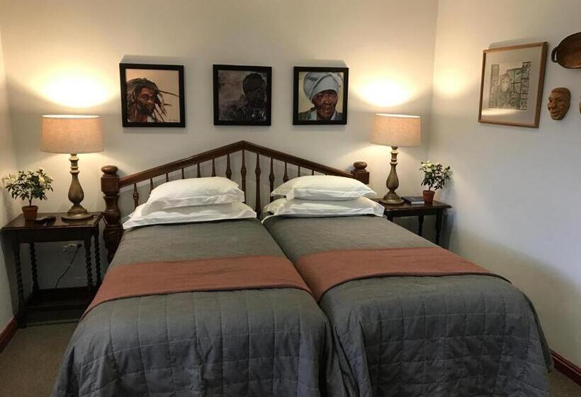 Номер Стандарт Вид на Сад, The Crown Guest House
