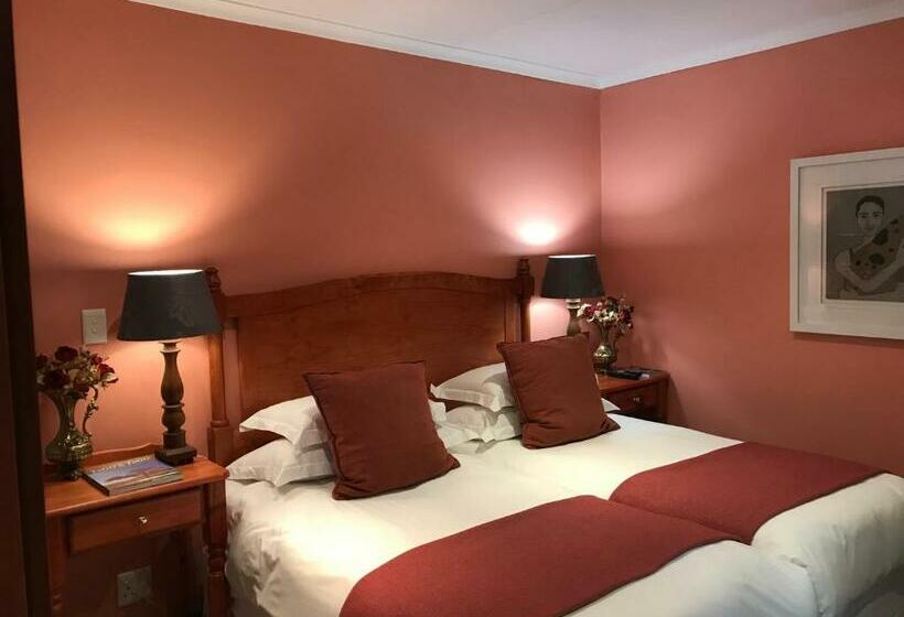 Номер Стандарт Вид на Сад, The Crown Guest House