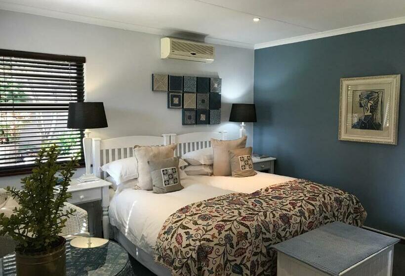 Номер Deluxe, The Crown Guest House