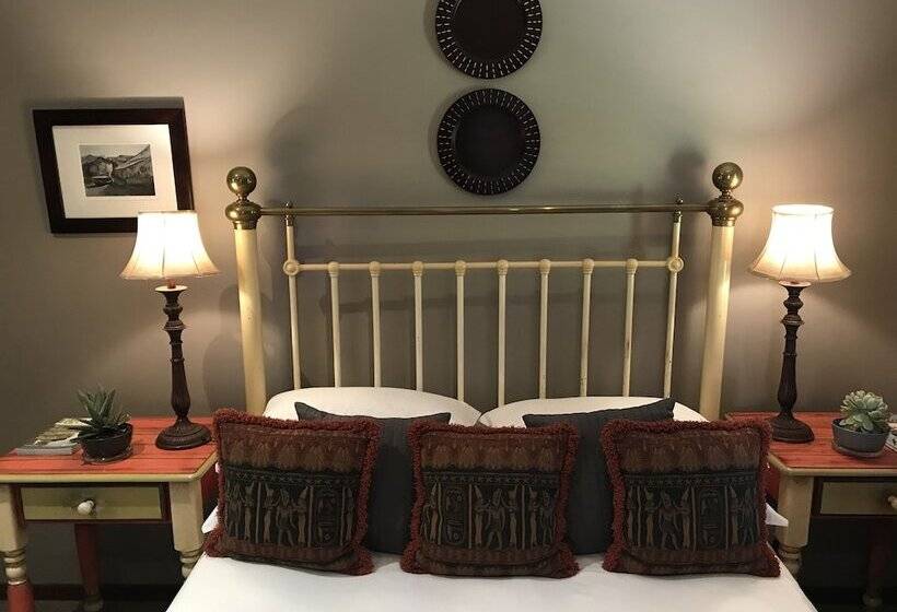 Номер Deluxe, The Crown Guest House