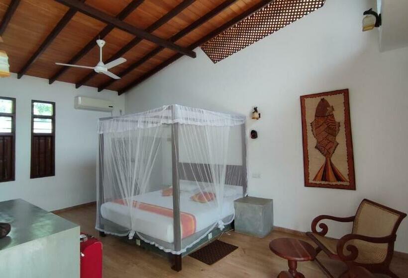 اتاق خانوادگی با چشم‌انداز استخر, Villa Tangalle Lagoon
