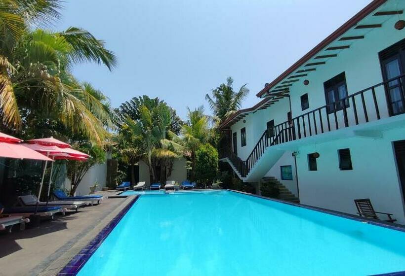 اتاق خانوادگی با چشم‌انداز استخر, Villa Tangalle Lagoon