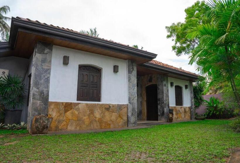 ویلای 3 خوابه, Villa Tangalle Lagoon