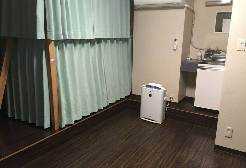 Кровать в Общей Комнате, Yokohama Central Hostel