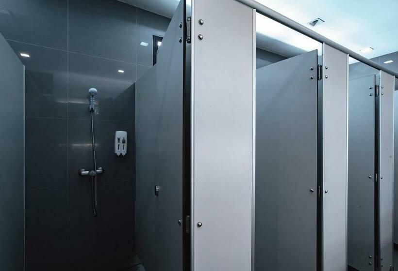 اتاق استاندارد با سرویس بهداشتی مشترک, Cazz Hostel