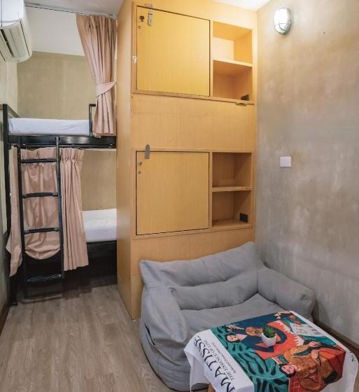 اتاق اکونومی, Cazz Hostel