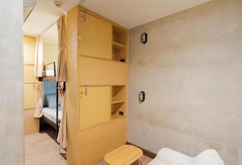 اتاق اکونومی, Cazz Hostel