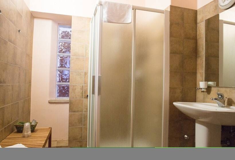 اتاق استاندارد چهار تخته, Palazzo Meraviglia Albergo Diffuso