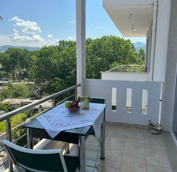 آپارتمان 1 خوابه با بالکن, Blue Brace Apartment