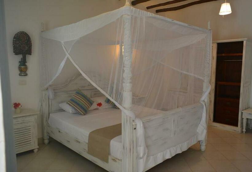 اتاق لوکس با چشم‌انداز دریا, Twiga Beach Resort