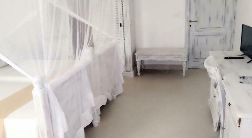 اتاق لوکس با چشم‌انداز دریا, Twiga Beach Resort