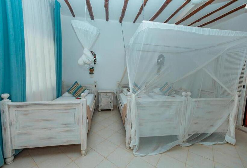اتاق استاندارد سه نفره, Twiga Beach Resort
