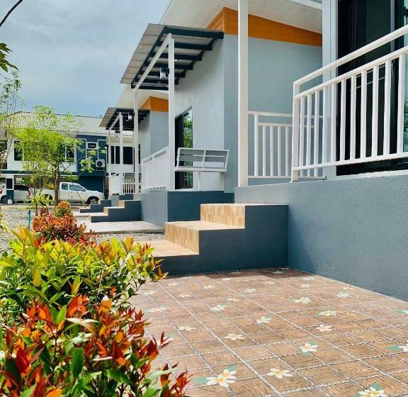 스탠다드 발코니 룸, Suanvadee Resort สวนวดี รีสอร์ท