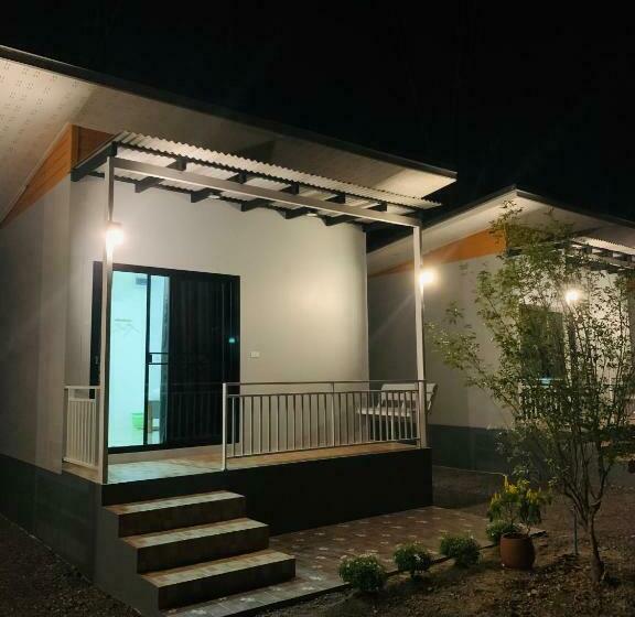 스탠다드 발코니 룸, Suanvadee Resort สวนวดี รีสอร์ท