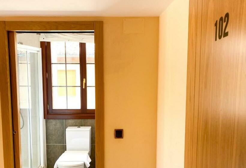 Номер Стандарт с Балконом, Hostal Ainoa