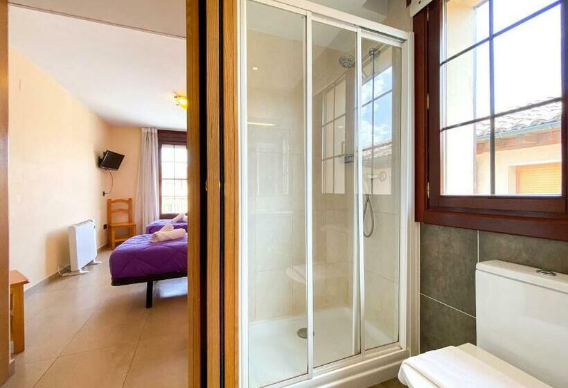 Номер Стандарт с Балконом, Hostal Ainoa